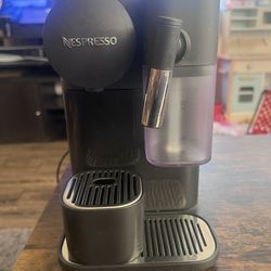 Nespresso Delonghi Lattissima One Coffee & Espresso Maker 