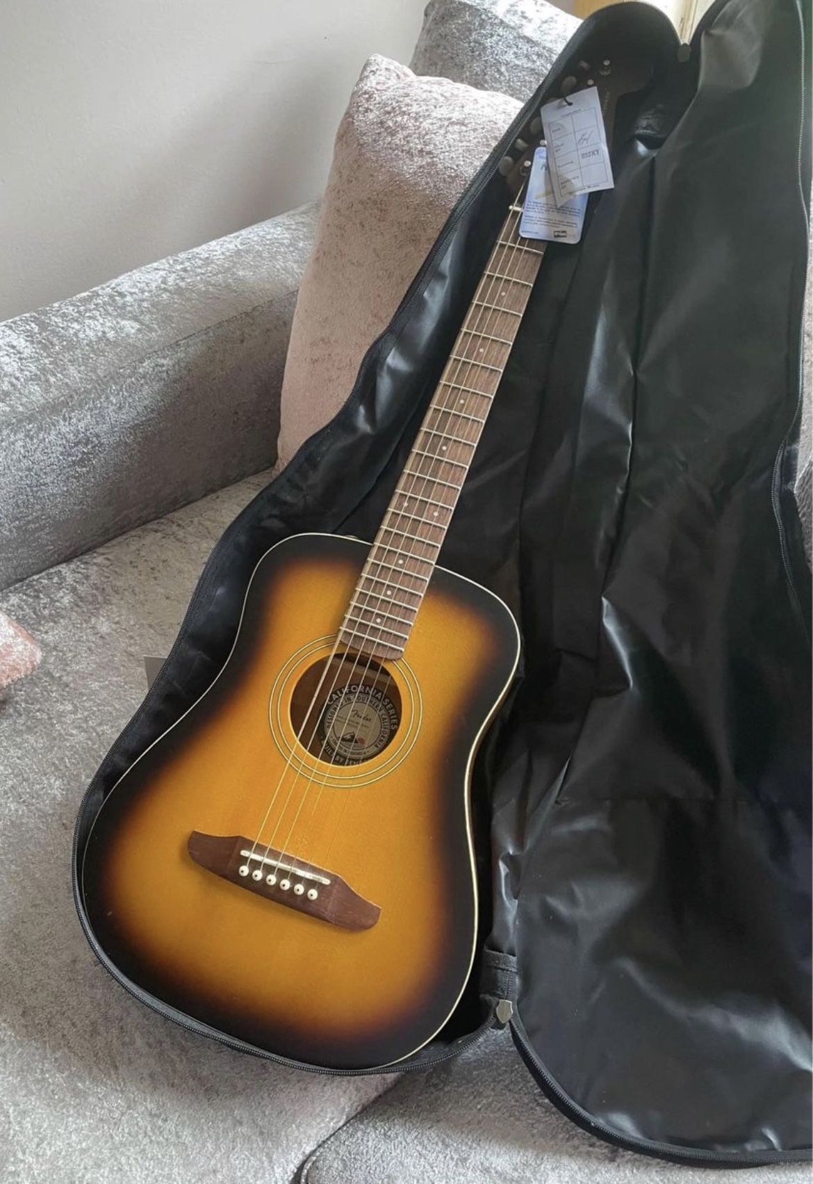 New Fender Redondo mini acoustic guitar with storage carry bag