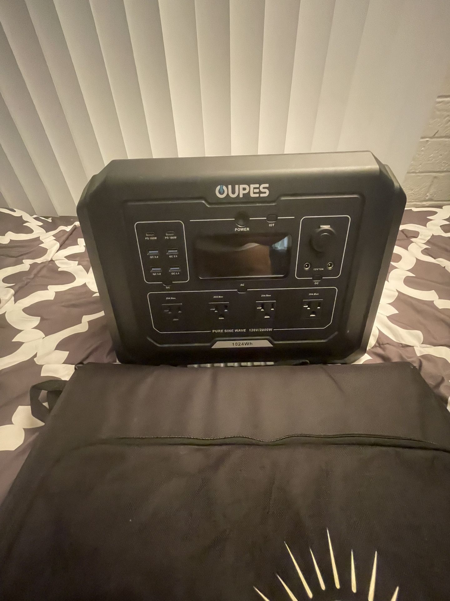 Oupes Mega 1 W/ X8 Solar Panels
