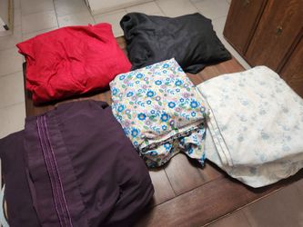 Queen Bed Sheets, (5) Sets for $15