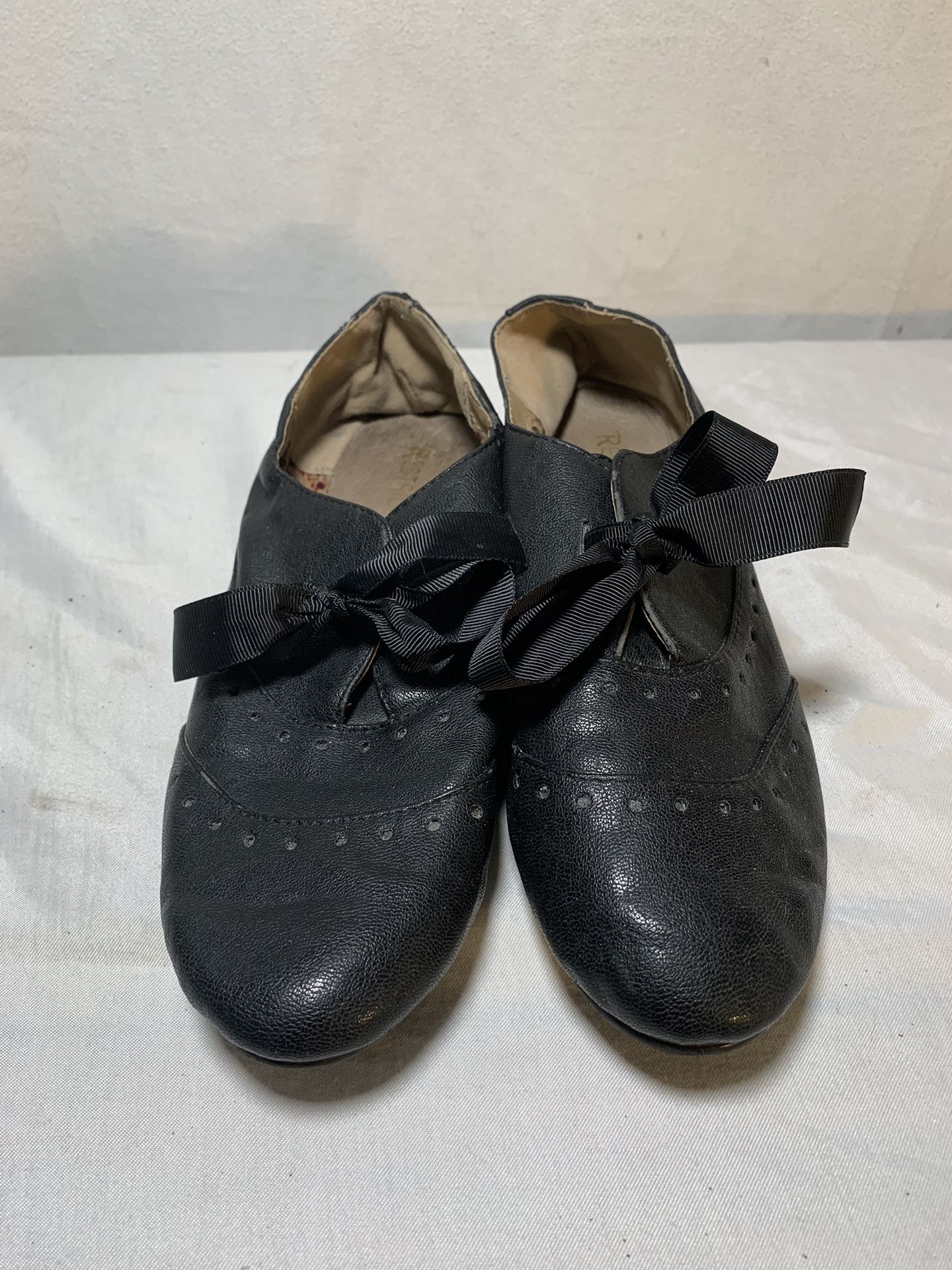 Restricted Roosevelt Tie Flats Size 8