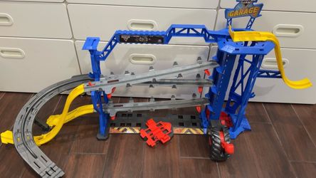 Monster Jam Garage Playset-Storage for Monster Truck Toy 1:64 Scale