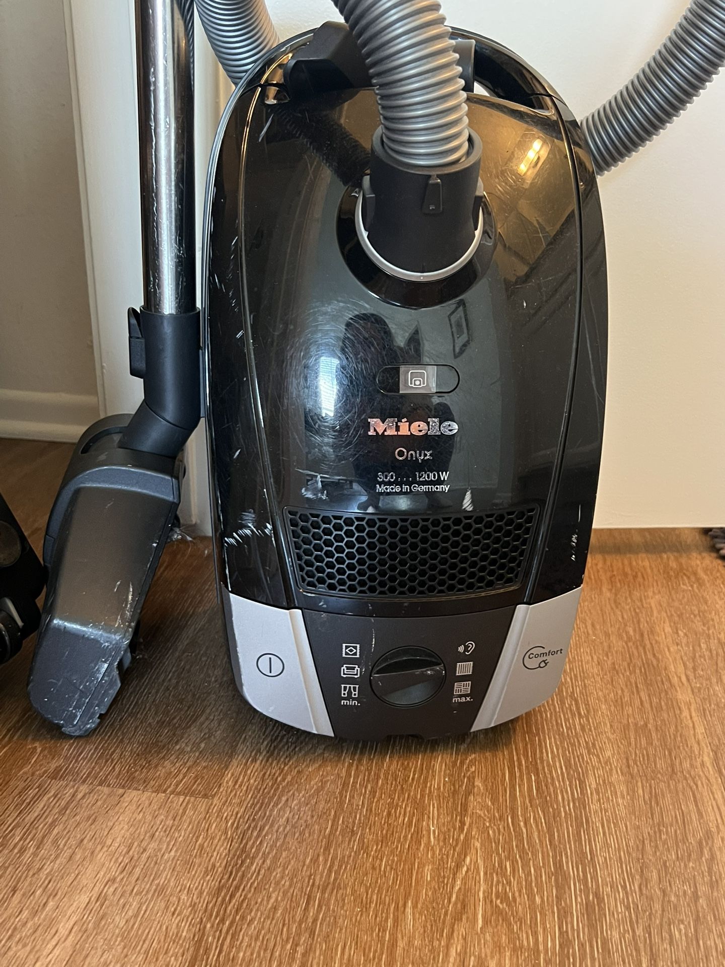 Vacuum Miele Classic C1 300 onyx