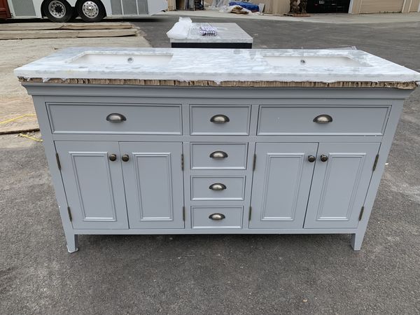 (New) 60 inch bathroom vanity for Sale in Clovis, CA - OfferUp