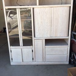 Entertainment center