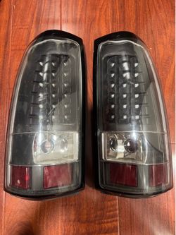 99-06 GMC Sierra Taillights