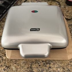 Dash Waffle Maker