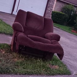 Free Furniture Item On SUMMER DEW Ln.