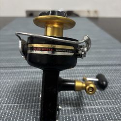 🎣🔥 Preowned Penn Z712 Spinning Fishing Reel — Classic & Built to Last! 🔥🎣