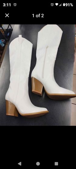 Super Cute White Cowgirl Boots/ New/ Size 8.5/ $35 Cash Only/ Blue Diamond And Rainbow 