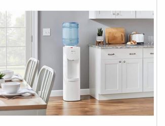 BRAND NEW IN BOX WATER 💦 DISPENSER HOT AND COLD 🥶 WAYER WATER