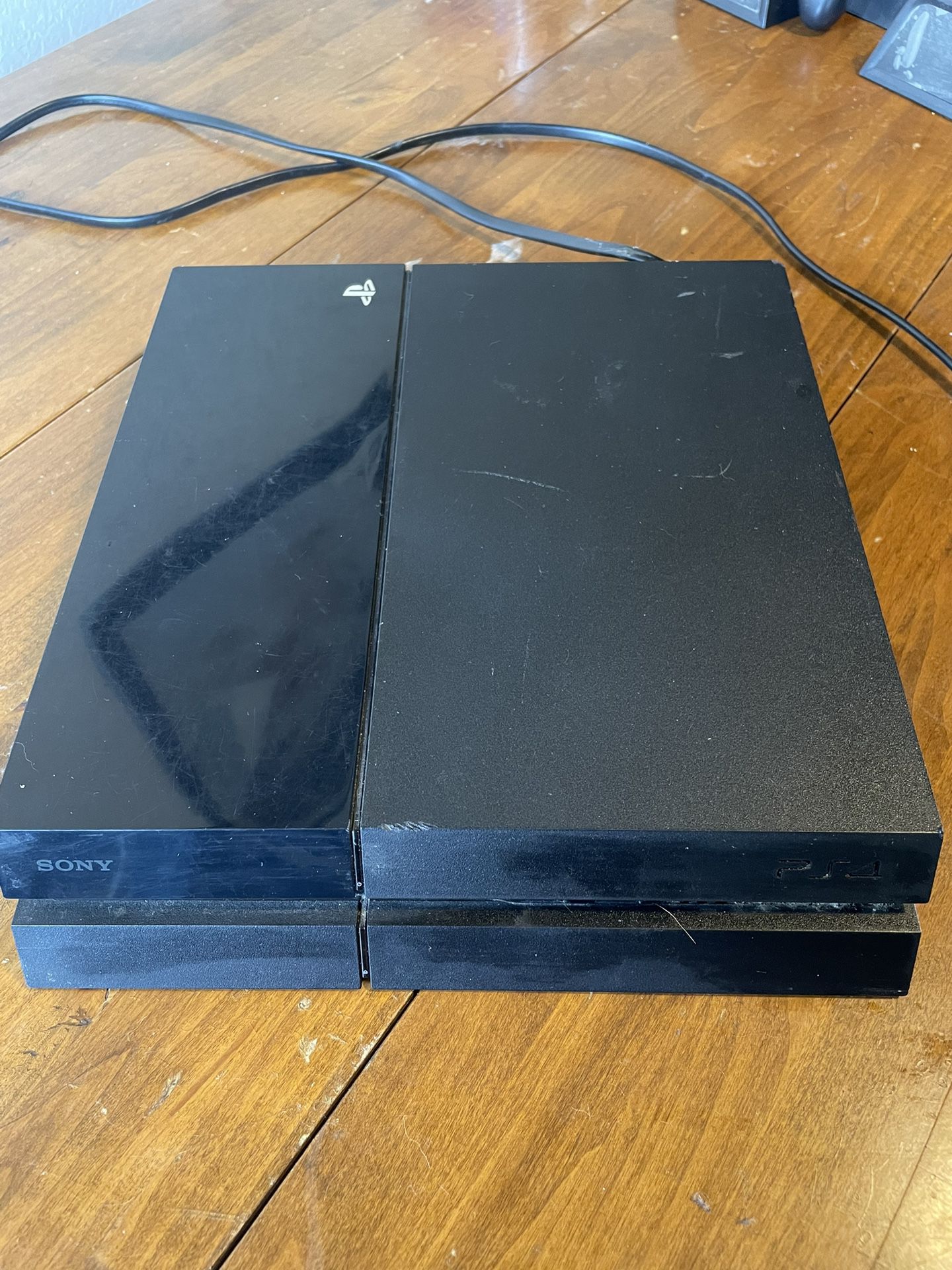PlayStation 4 w/ Charging & Cooling Station