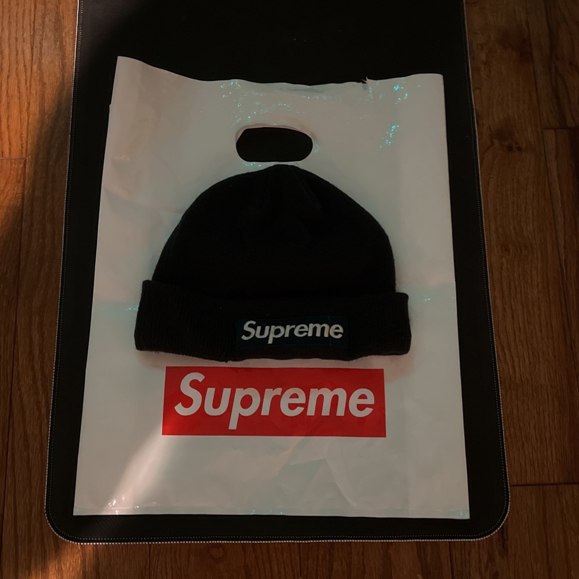 Supreme New Era Box Logo Beanie (FW18) NAVY color 