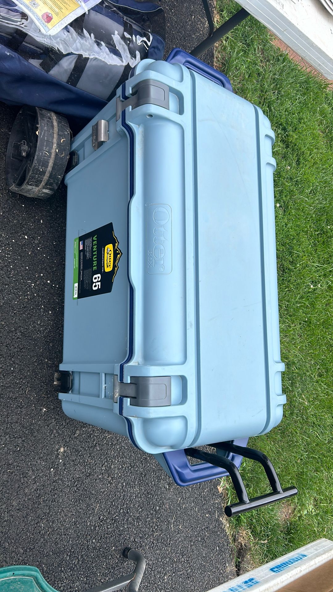NEW OTTERBOX VENTURE 65 Wheeled Cooler