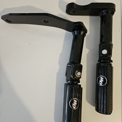 Harley-Davidson Passenger Footpegs + Mounts – 2018+ Softail Models