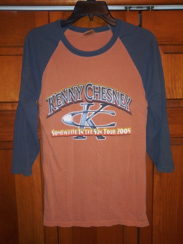 MENS SMALL KENNY CHESNEY SOMEWHERE IN THE SUN TOUR 2005 CONCERT TEE SHIRT