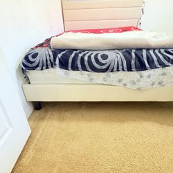 Queen Size Bed With Mattress 