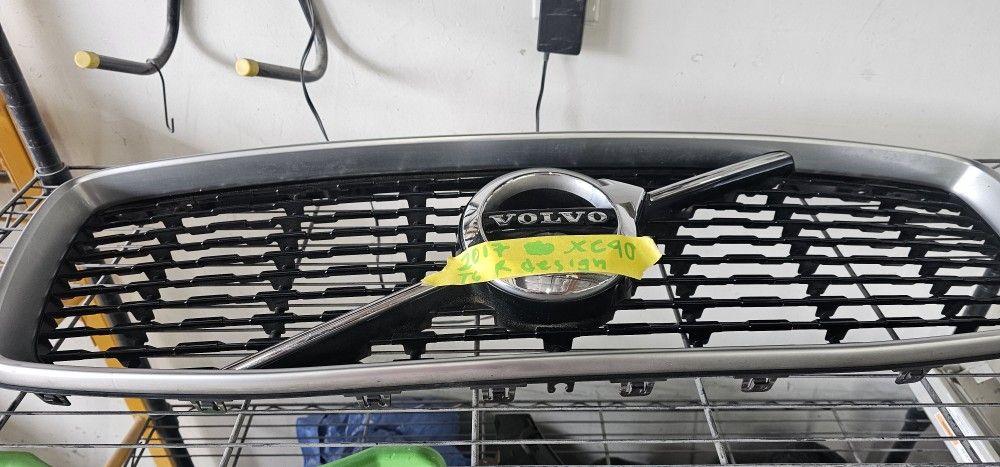 Volvo Grille