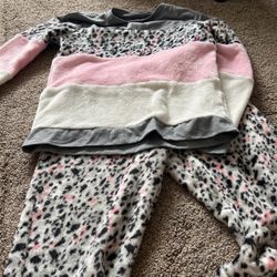 Fleece Top And Bottom Size 14-16 In Girls 