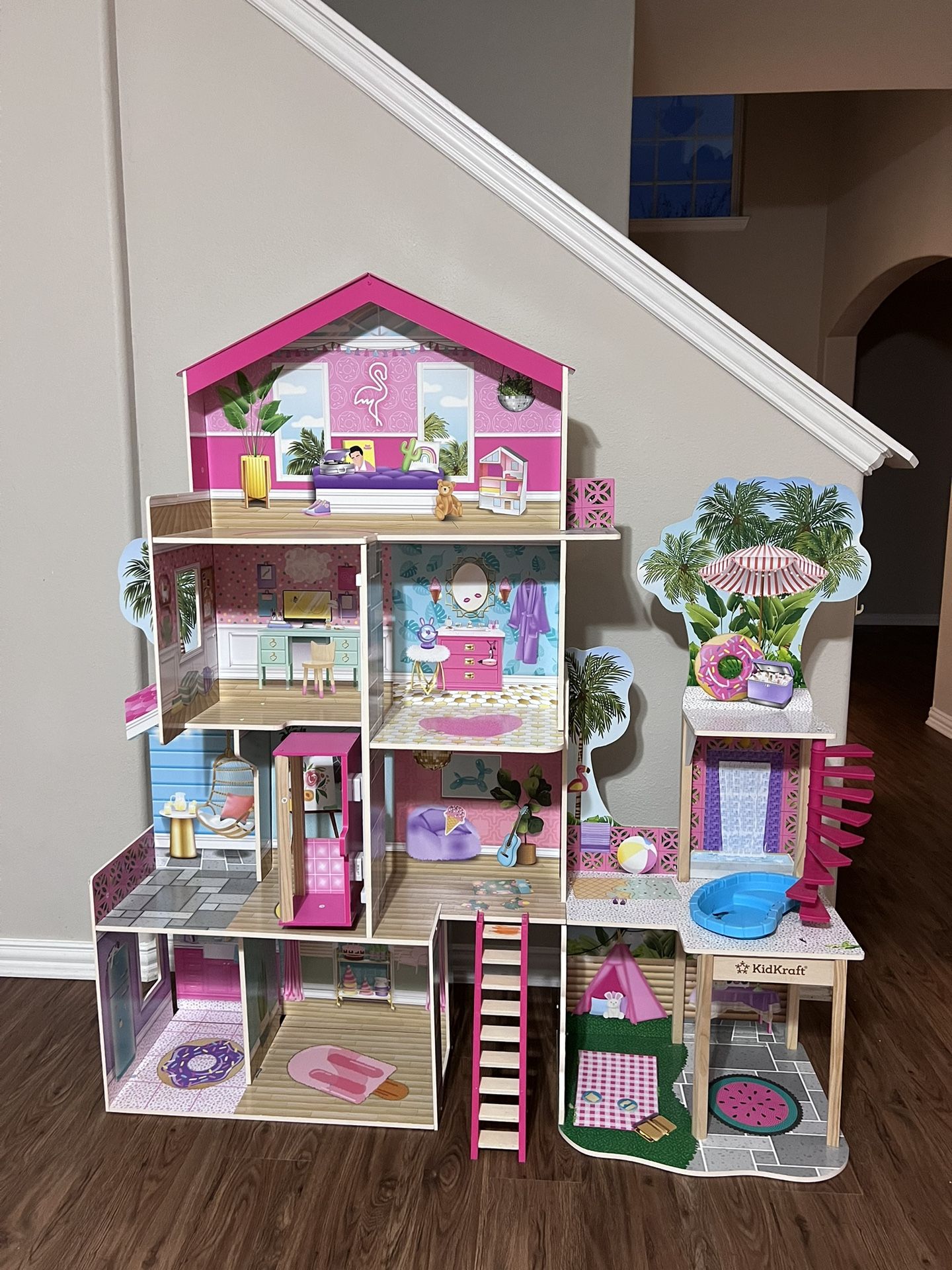 KidKraft Pool Party Mansion Dollhouse for Sale in Conroe, TX - OfferUp