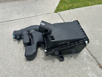 Toyota 4Runner air filter box  2018