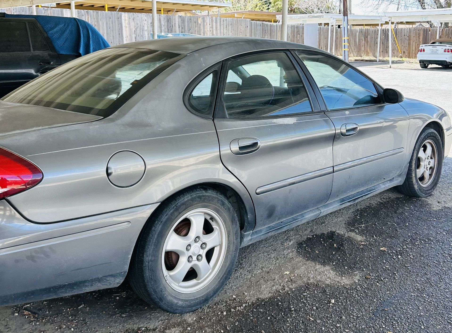 2005 Ford Taurus