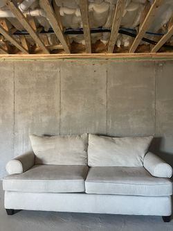 Nice White / Cream Couch 