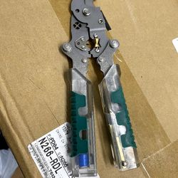 New Plyers Multi Tool 