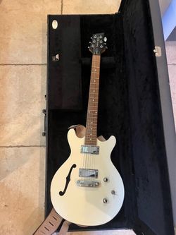 Daisy Rock Retro H Semi Hollow w/ Fender Vintage Hardshell Case