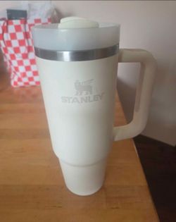 Mugs..gnc 10$, hydro 5$, stanley