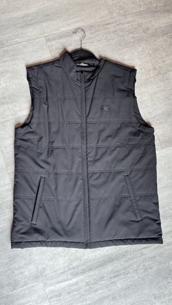 Travis Mathew vest , size Large