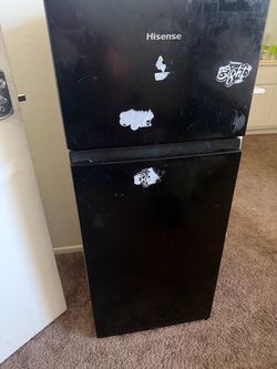 Hisense Black Top-Freezer Refrigerator