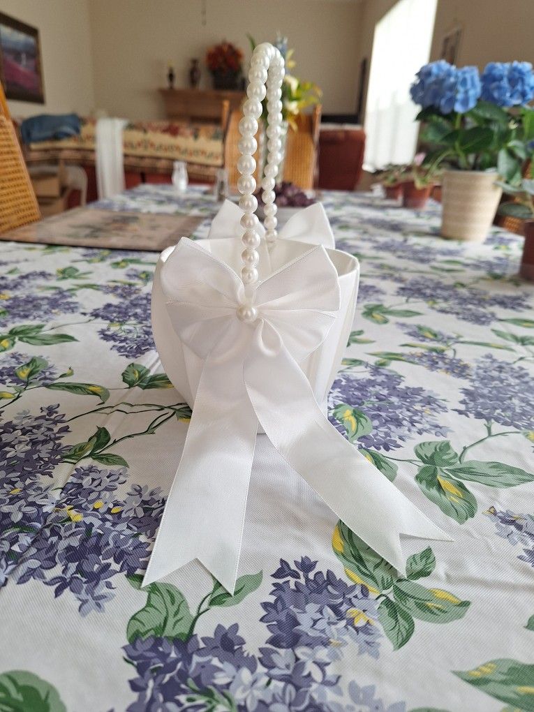 Flower Girl Basket With Pearl Handle