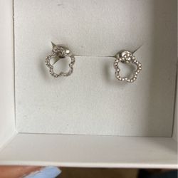 14 Kt White Gold Diamond Earrings 