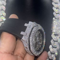 Mossnite 22 Mm Chain  22 Inch Long And Watch 