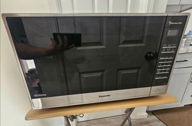 Panasonic NN-SN975S 2.2 cu. ft. Stainless Steel 1250W Microwave Oven With Inverter Technology