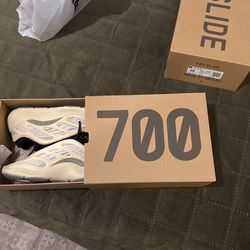 Yeezy 700 V3