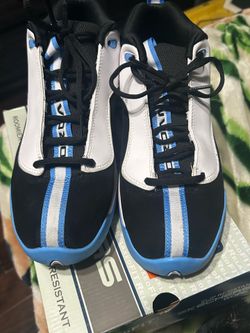 Jordan jump mans , white and blue, and size 11