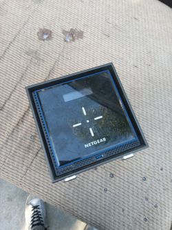 NetGear ReadyNAS Server 4 bay (no hard drives)