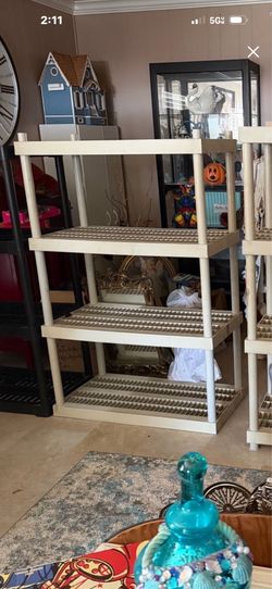 Plastic shelving unit