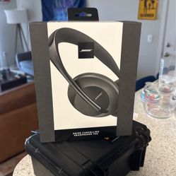Never Used Bose Noise Cancelling Headphones