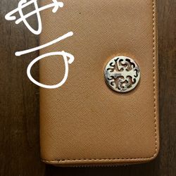 Tan Textured Wallet With Gold Emblem 