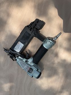 18 Gauge Hitachi Finish Nailer 