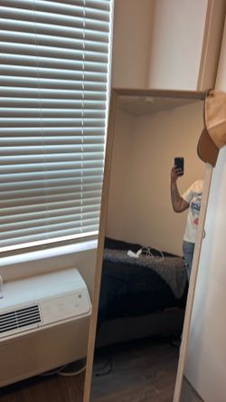 Standing floor mirror
