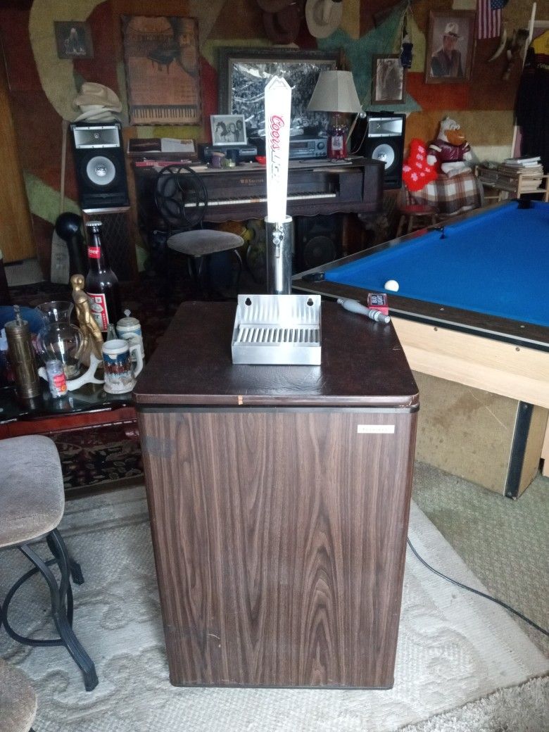 Kenmore Kegerator. Up To 15gal. Keg. for Sale in Moreno Valley, CA