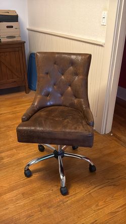 Free brown letter chair on wheels greenwood wa 98103