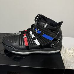 Nike Lebron Limited Edition - Size 10.5