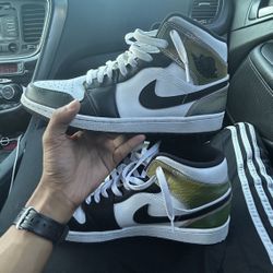 Jordan 1 Mid Heat Reactive 