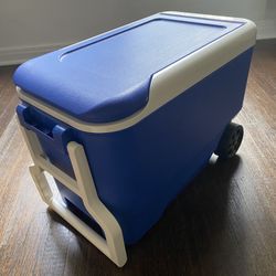 Igloo Blue Rolling Cooler 