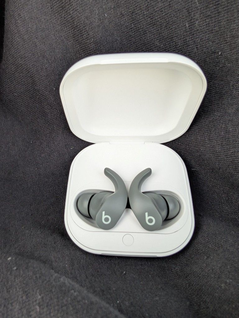 Like New Beats Fit Pro + With Wireless Charging Case